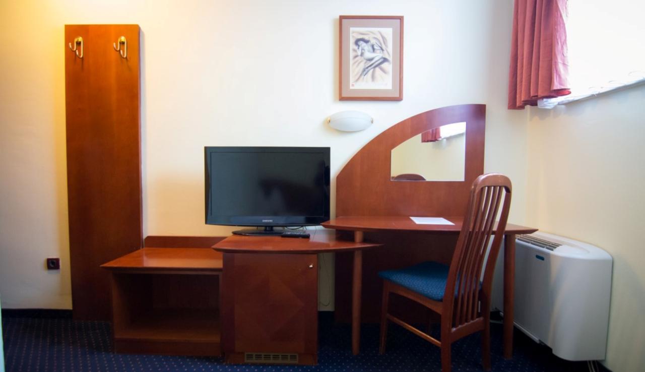 Hotel Ana Gospić Екстериор снимка