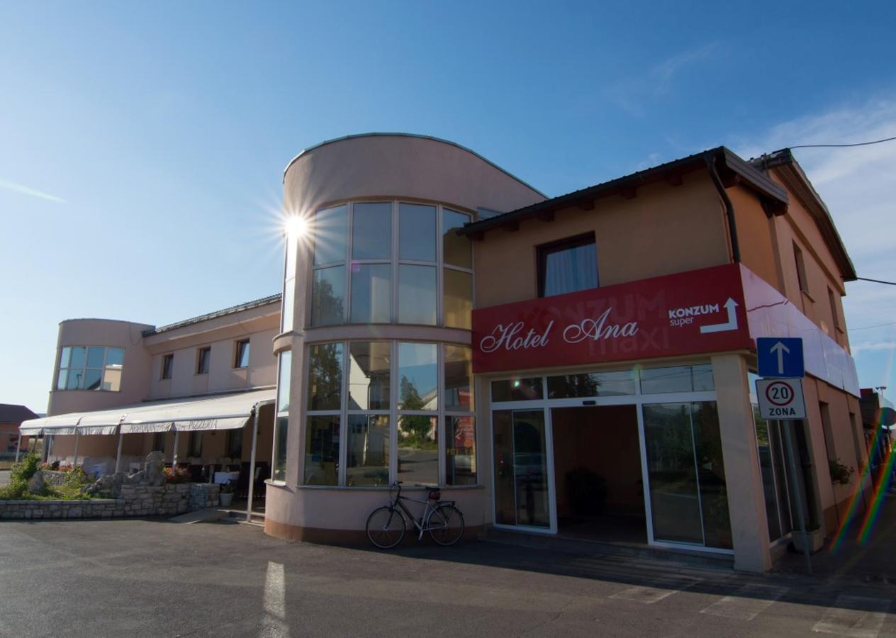 Hotel Ana Gospić Екстериор снимка