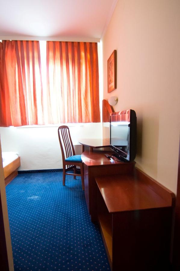 Hotel Ana Gospić Екстериор снимка