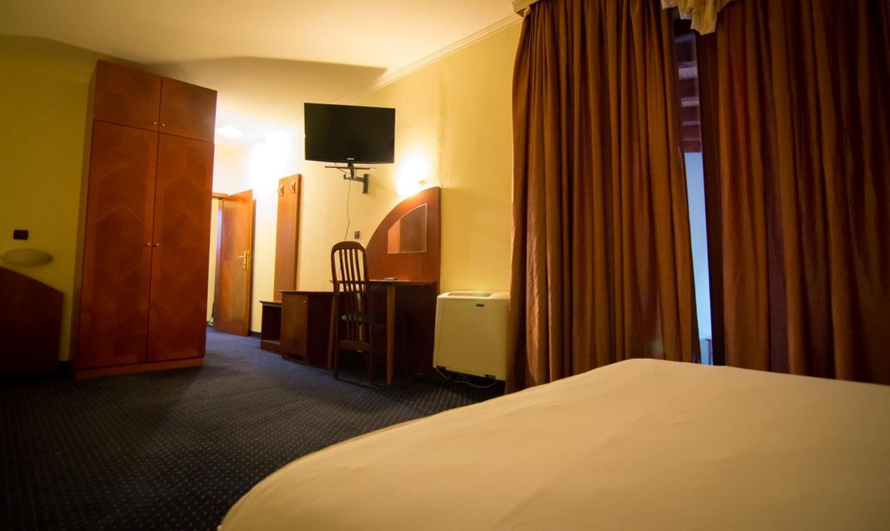 Hotel Ana Gospić Екстериор снимка