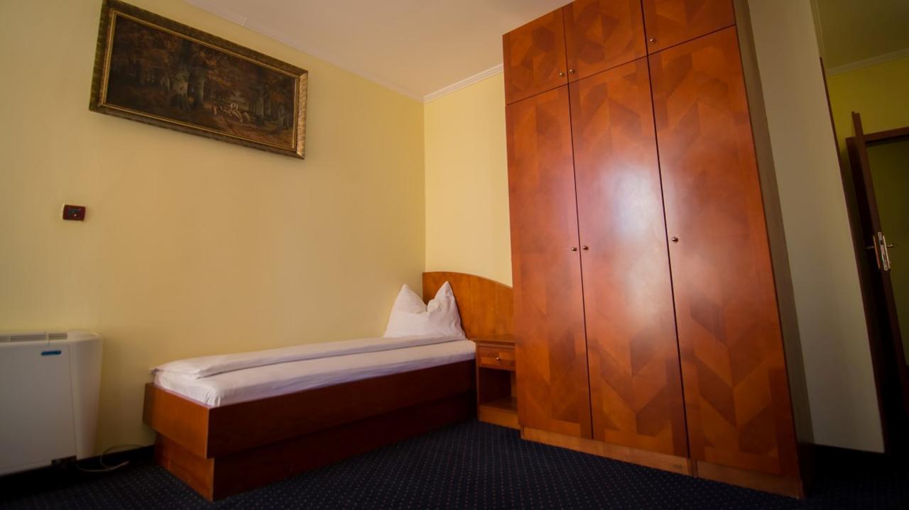 Hotel Ana Gospić Екстериор снимка