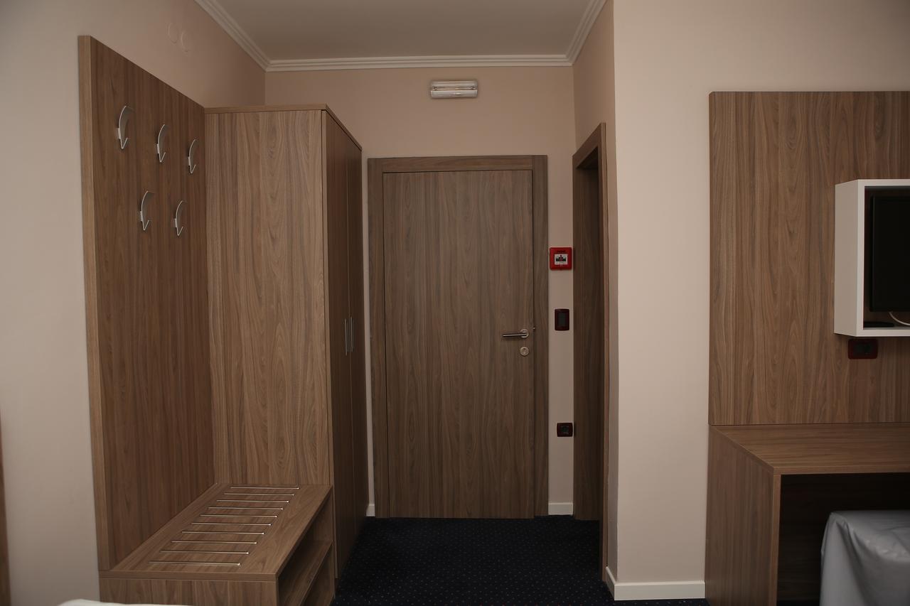 Hotel Ana Gospić Екстериор снимка