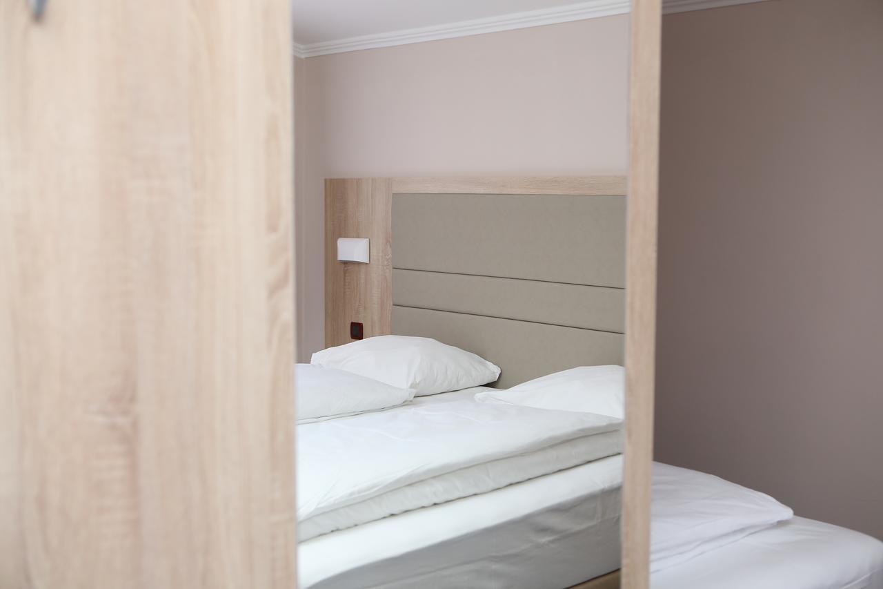 Hotel Ana Gospić Екстериор снимка