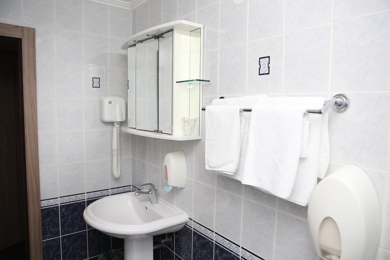 Hotel Ana Gospić Екстериор снимка
