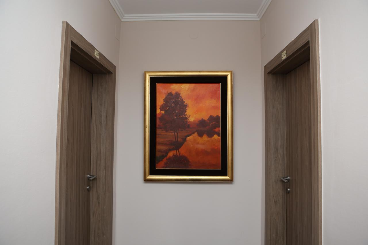 Hotel Ana Gospić Екстериор снимка